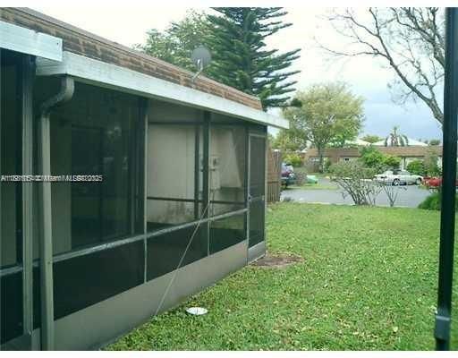 For Sale: $330,000 (2 beds, 2 baths, 1136 Square Feet)