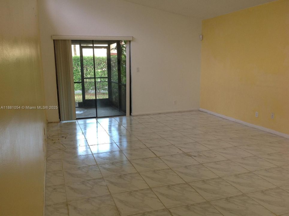 For Sale: $330,000 (2 beds, 2 baths, 1136 Square Feet)