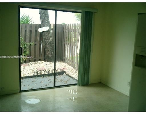 For Sale: $330,000 (2 beds, 2 baths, 1136 Square Feet)