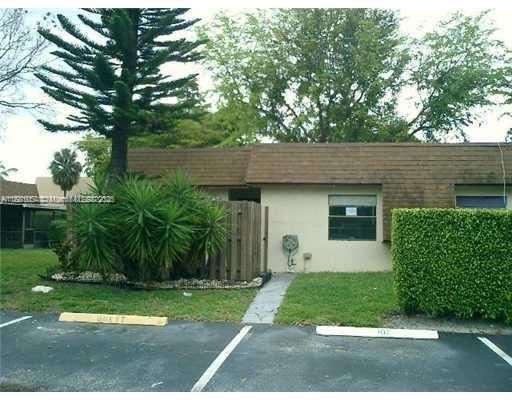 For Sale: $330,000 (2 beds, 2 baths, 1136 Square Feet)