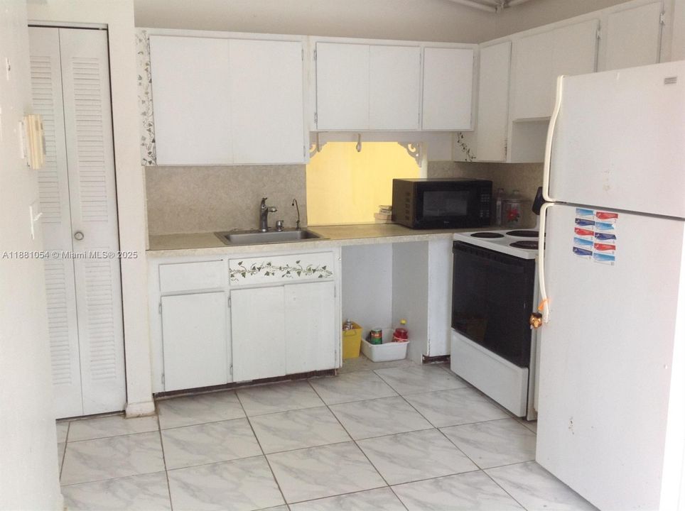 For Sale: $330,000 (2 beds, 2 baths, 1136 Square Feet)