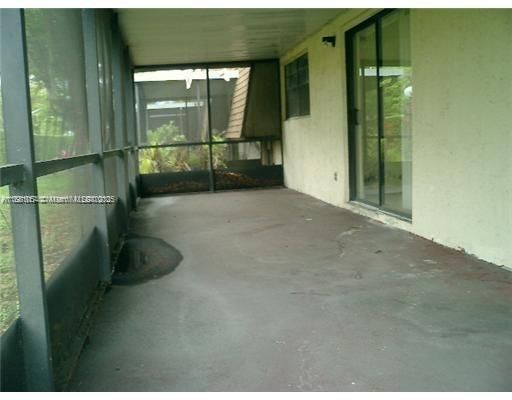 For Sale: $330,000 (2 beds, 2 baths, 1136 Square Feet)