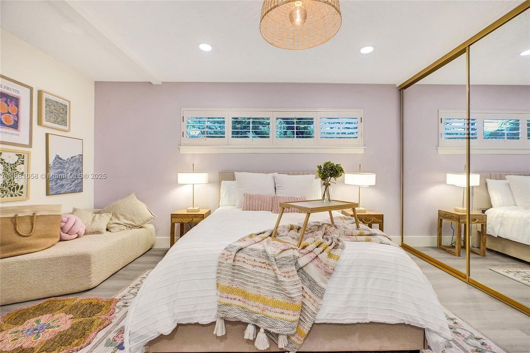 合同活跃: $17,000 (4 贝兹, 3 浴室, 2825 平方英尺)