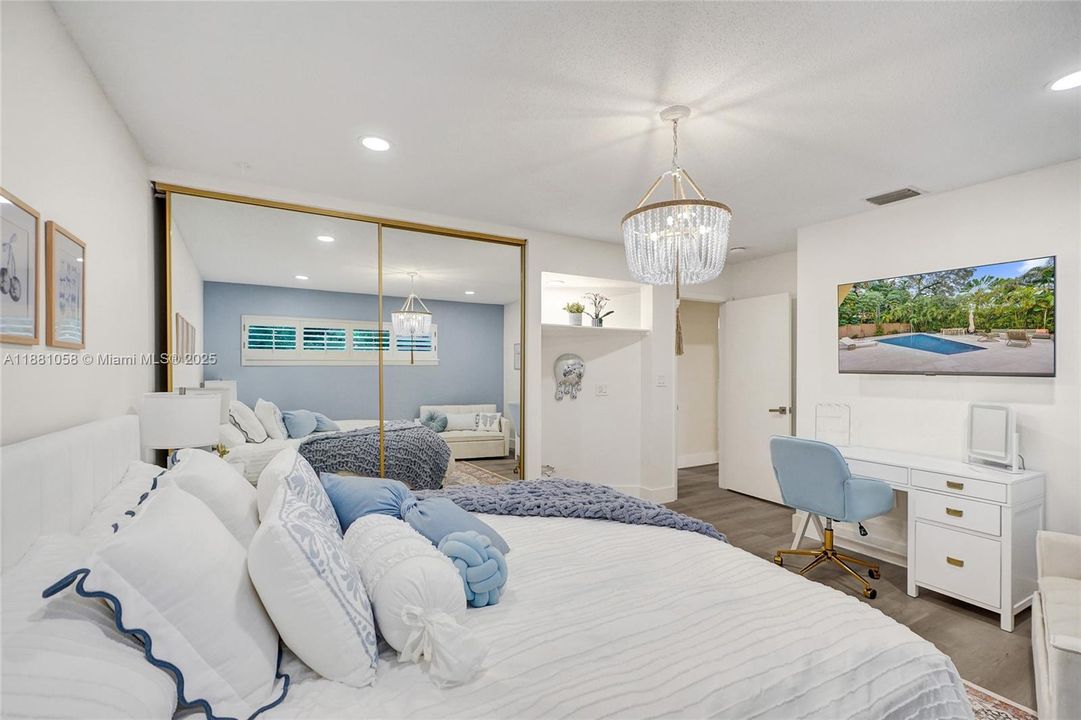 合同活跃: $17,000 (4 贝兹, 3 浴室, 2825 平方英尺)