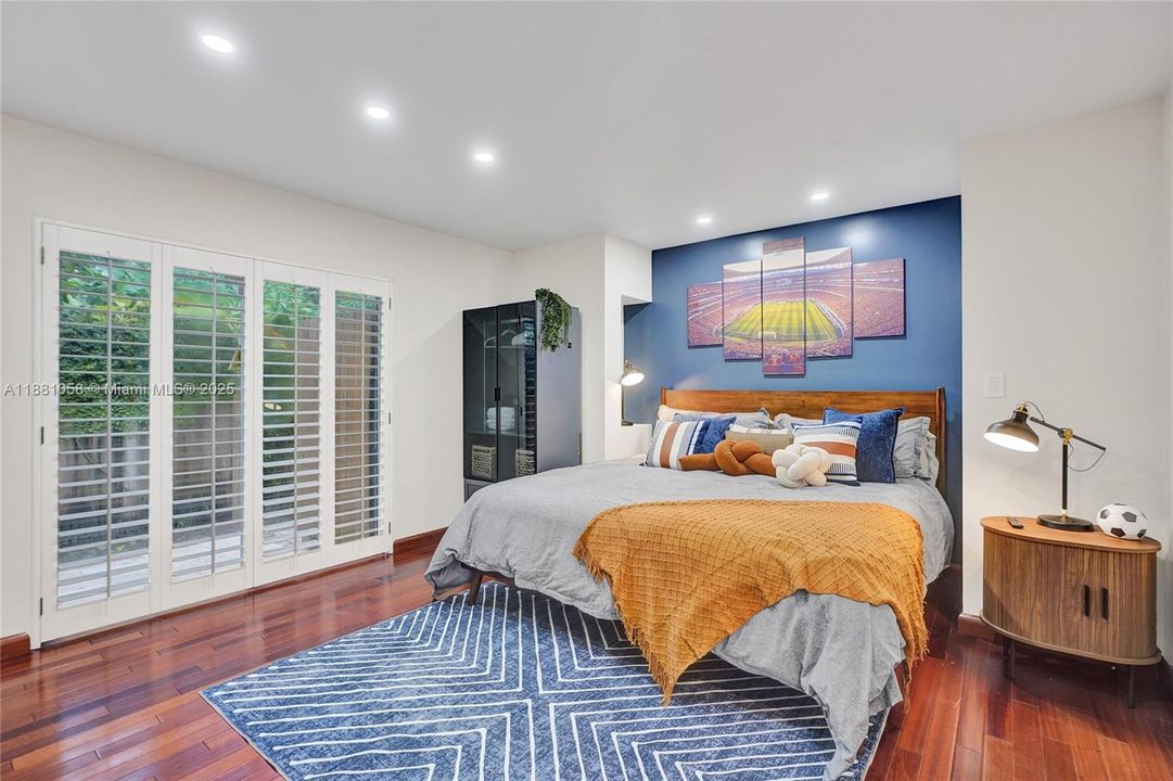 合同活跃: $17,000 (4 贝兹, 3 浴室, 2825 平方英尺)