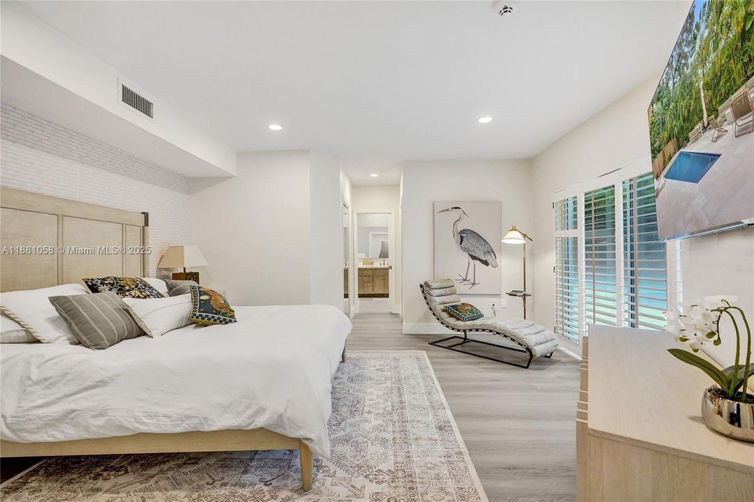 合同活跃: $17,000 (4 贝兹, 3 浴室, 2825 平方英尺)