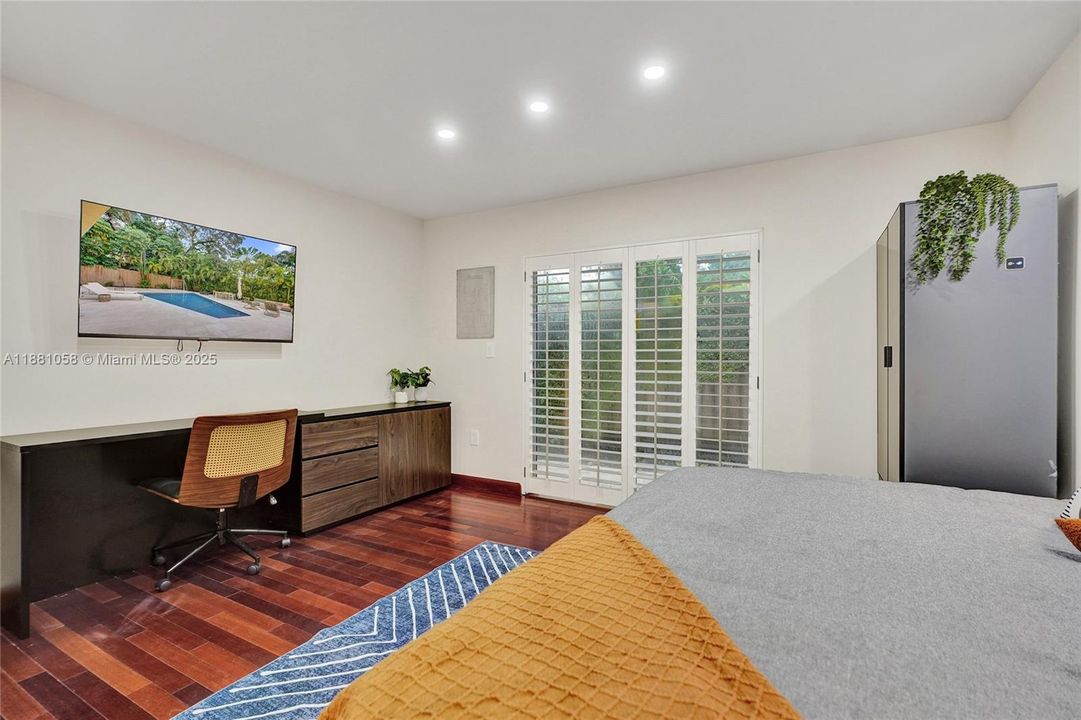 合同活跃: $17,000 (4 贝兹, 3 浴室, 2825 平方英尺)