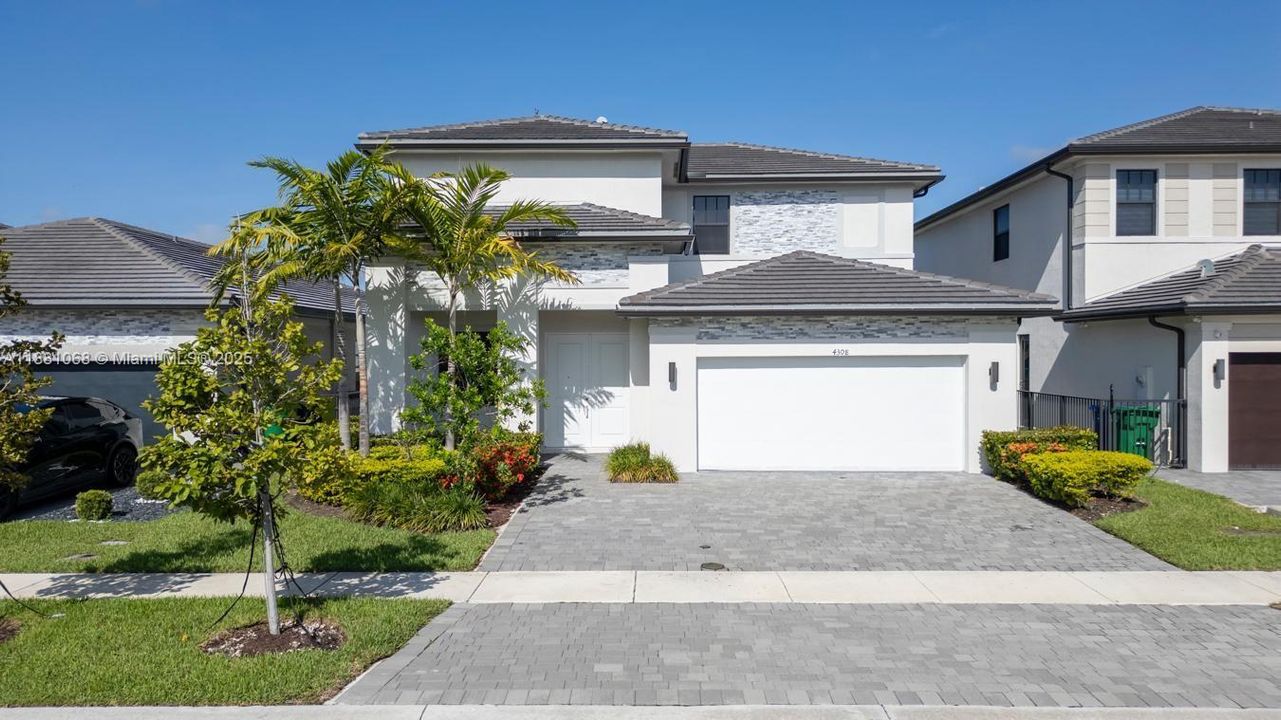 Недавно арендовано: $6,000 (4 спален, 3 ванн, 2704 Квадратных фут)