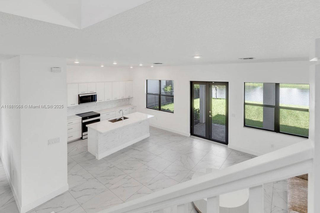 Недавно арендовано: $6,000 (4 спален, 3 ванн, 2704 Квадратных фут)