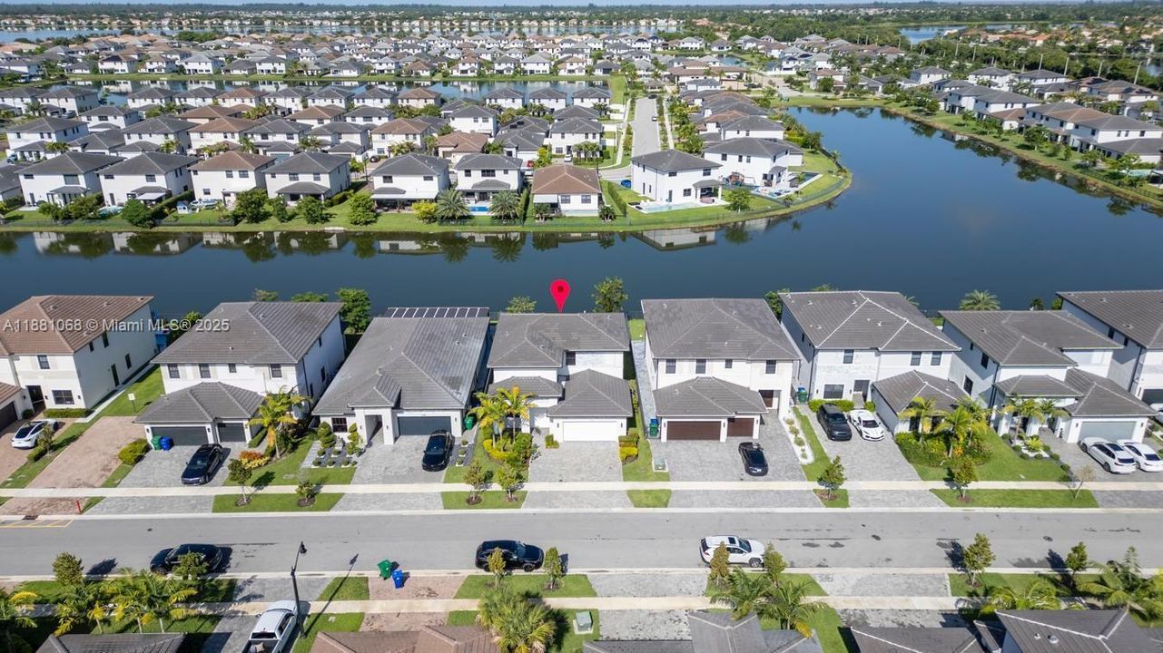 Недавно арендовано: $6,000 (4 спален, 3 ванн, 2704 Квадратных фут)