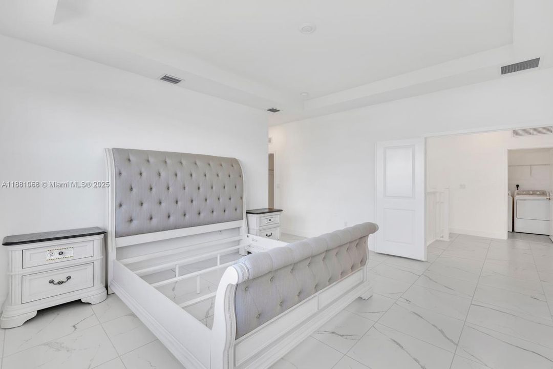 Недавно арендовано: $6,000 (4 спален, 3 ванн, 2704 Квадратных фут)