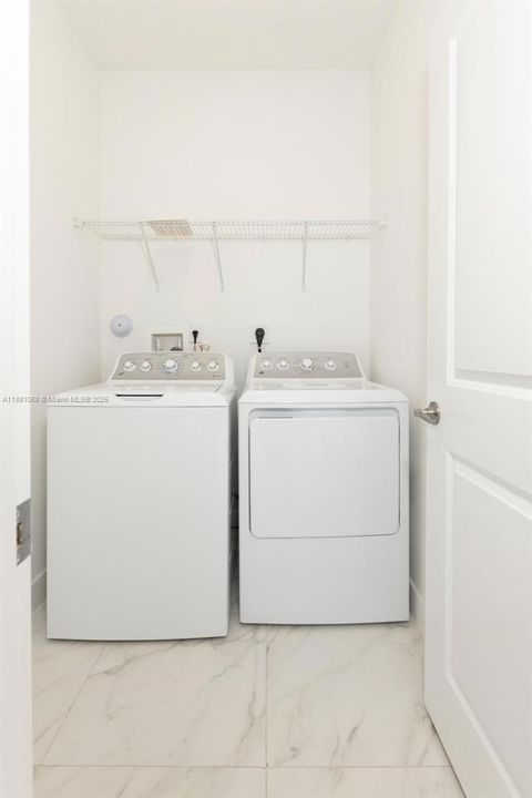 Недавно арендовано: $6,000 (4 спален, 3 ванн, 2704 Квадратных фут)