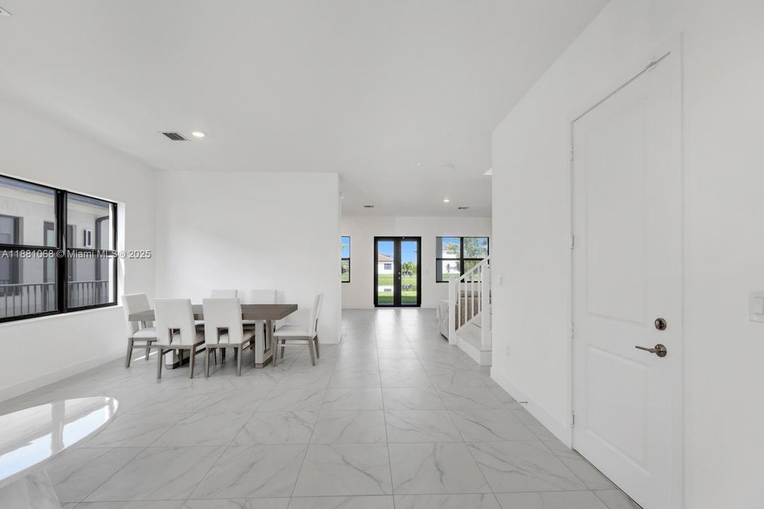 Недавно арендовано: $6,000 (4 спален, 3 ванн, 2704 Квадратных фут)