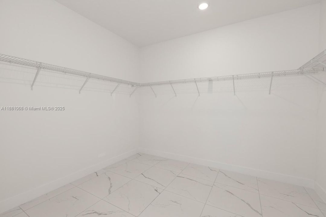 Недавно арендовано: $6,000 (4 спален, 3 ванн, 2704 Квадратных фут)