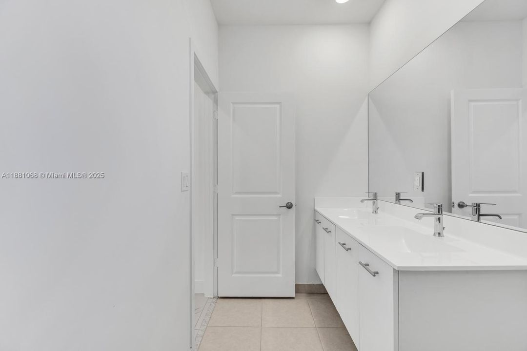 Недавно арендовано: $6,000 (4 спален, 3 ванн, 2704 Квадратных фут)