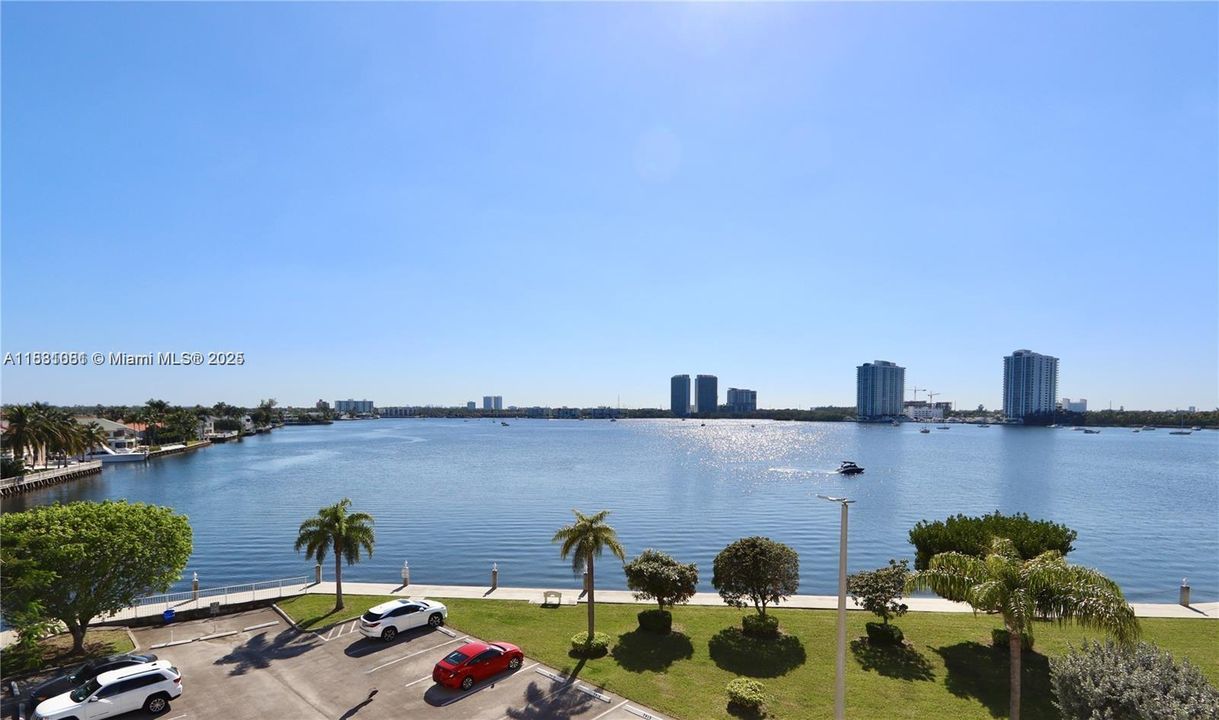 待售: $189,900 (1 贝兹, 1 浴室, 768 平方英尺)