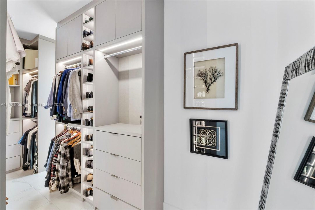 最近租的: $25,000 (4 贝兹, 3 浴室, 2994 平方英尺)