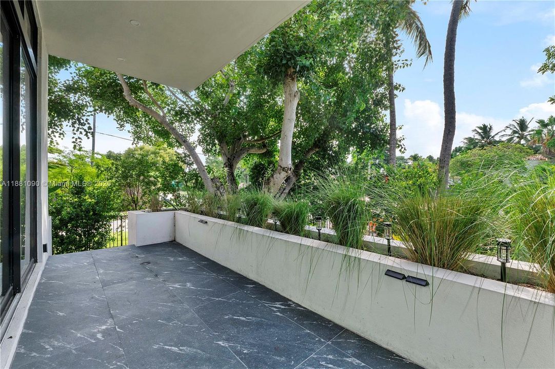 最近租的: $25,000 (4 贝兹, 3 浴室, 2994 平方英尺)