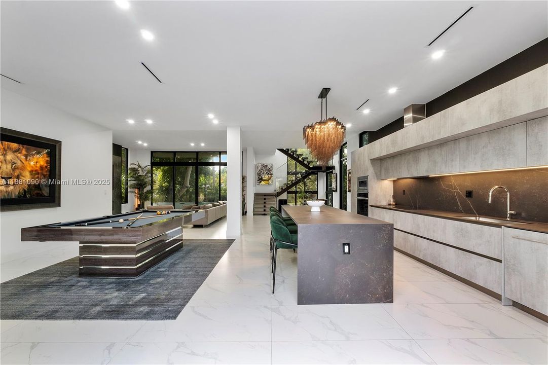 最近租的: $25,000 (4 贝兹, 3 浴室, 2994 平方英尺)