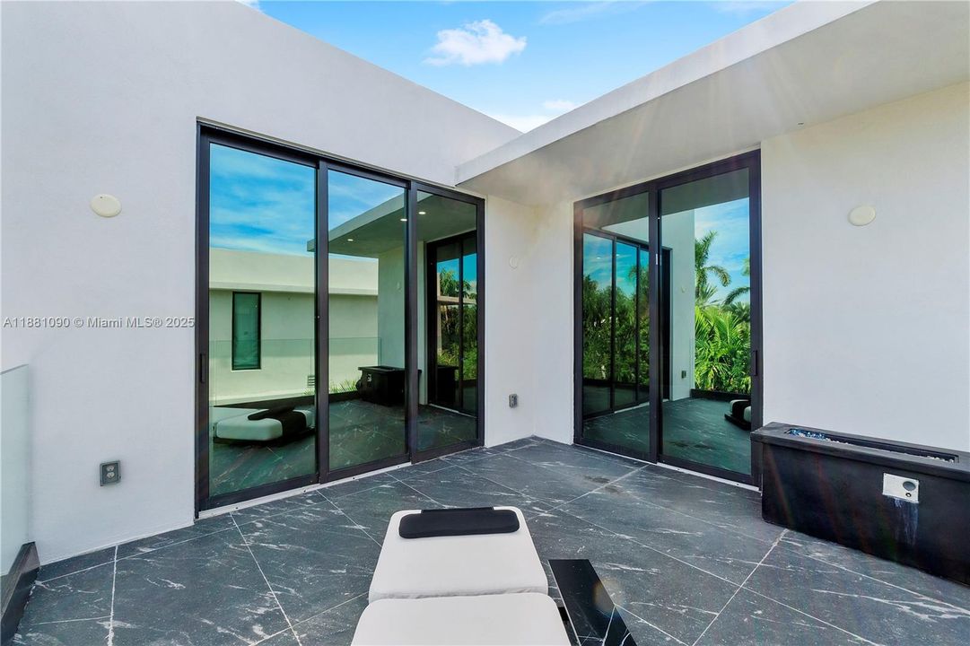 最近租的: $25,000 (4 贝兹, 3 浴室, 2994 平方英尺)