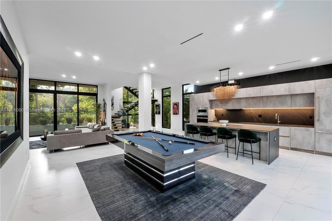 最近租的: $25,000 (4 贝兹, 3 浴室, 2994 平方英尺)