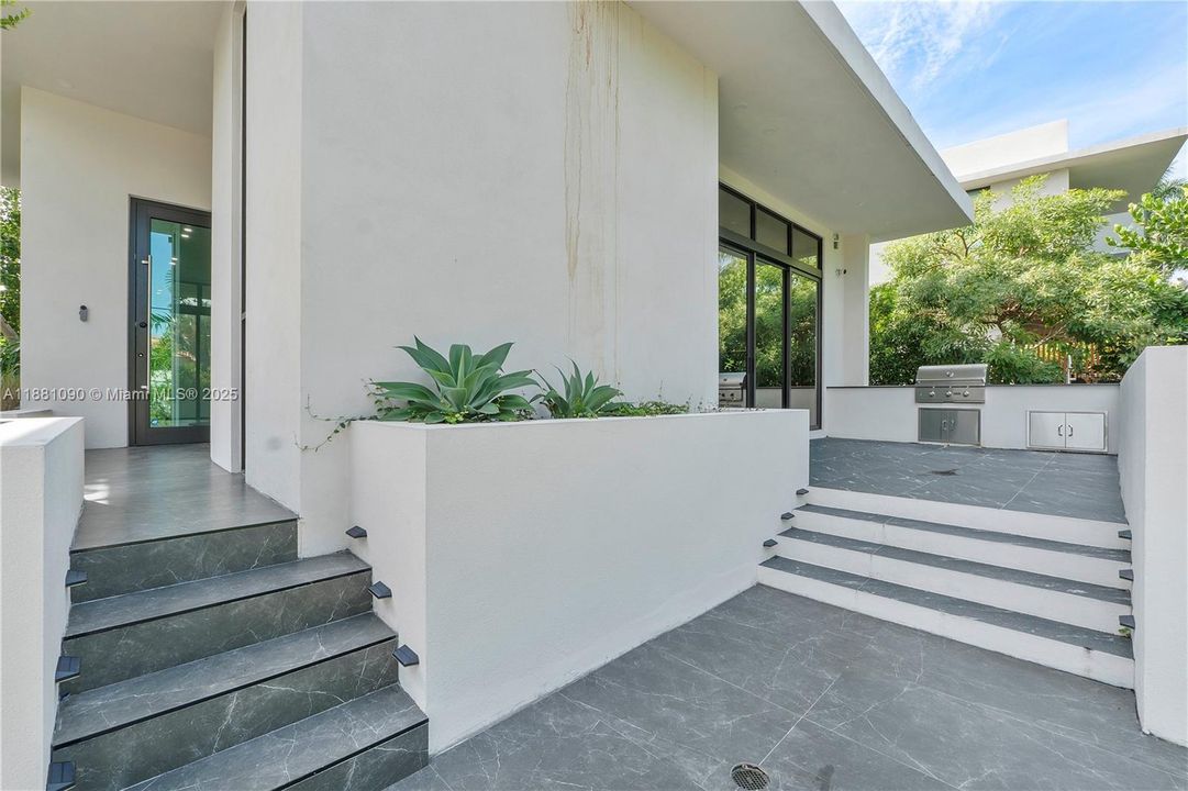 最近租的: $25,000 (4 贝兹, 3 浴室, 2994 平方英尺)