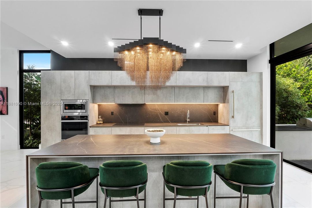 最近租的: $25,000 (4 贝兹, 3 浴室, 2994 平方英尺)