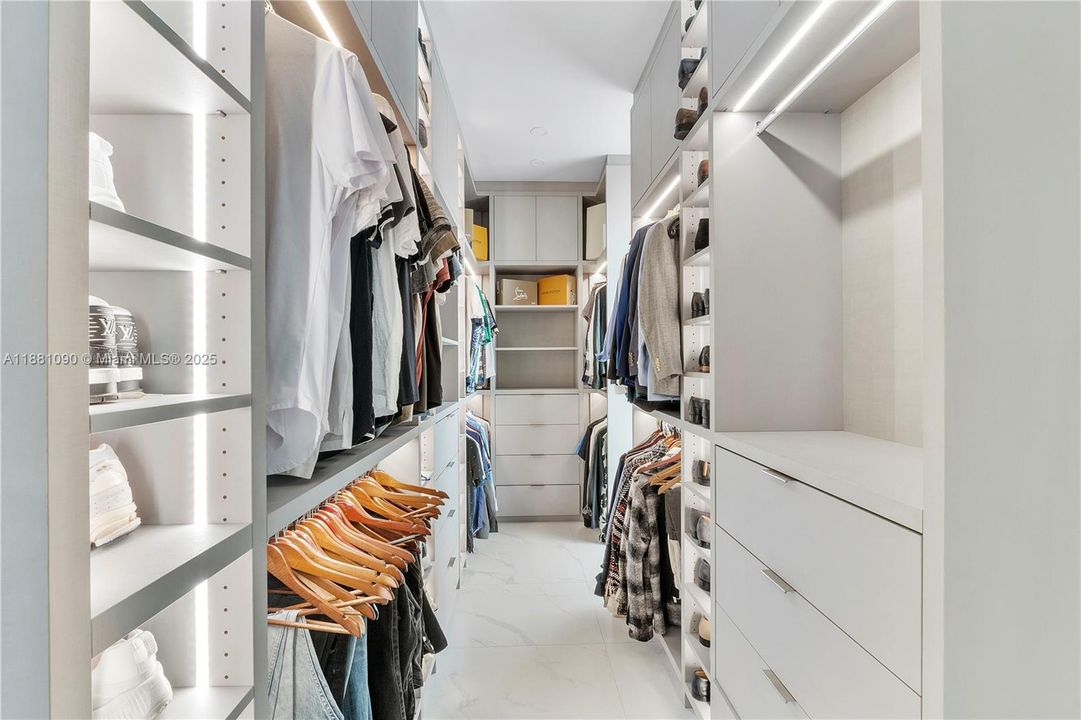 最近租的: $25,000 (4 贝兹, 3 浴室, 2994 平方英尺)