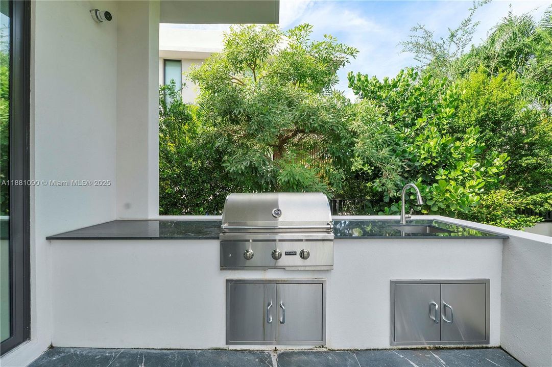 最近租的: $25,000 (4 贝兹, 3 浴室, 2994 平方英尺)