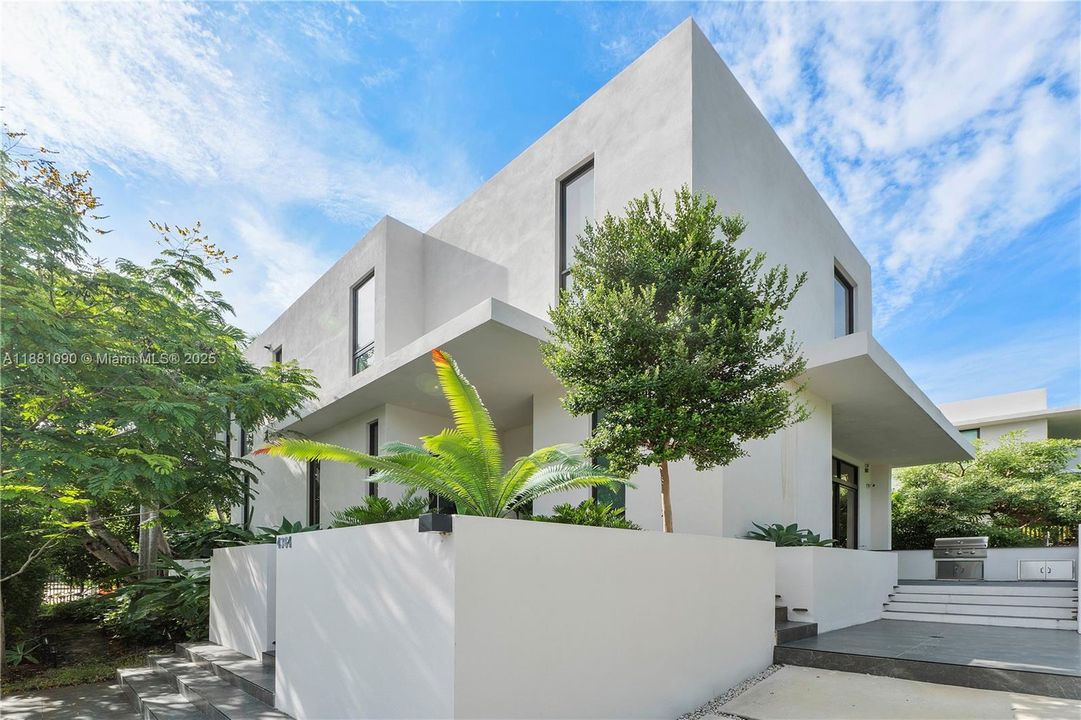 最近租的: $25,000 (4 贝兹, 3 浴室, 2994 平方英尺)