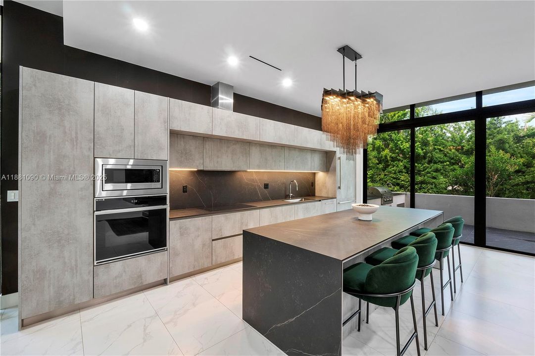 最近租的: $25,000 (4 贝兹, 3 浴室, 2994 平方英尺)