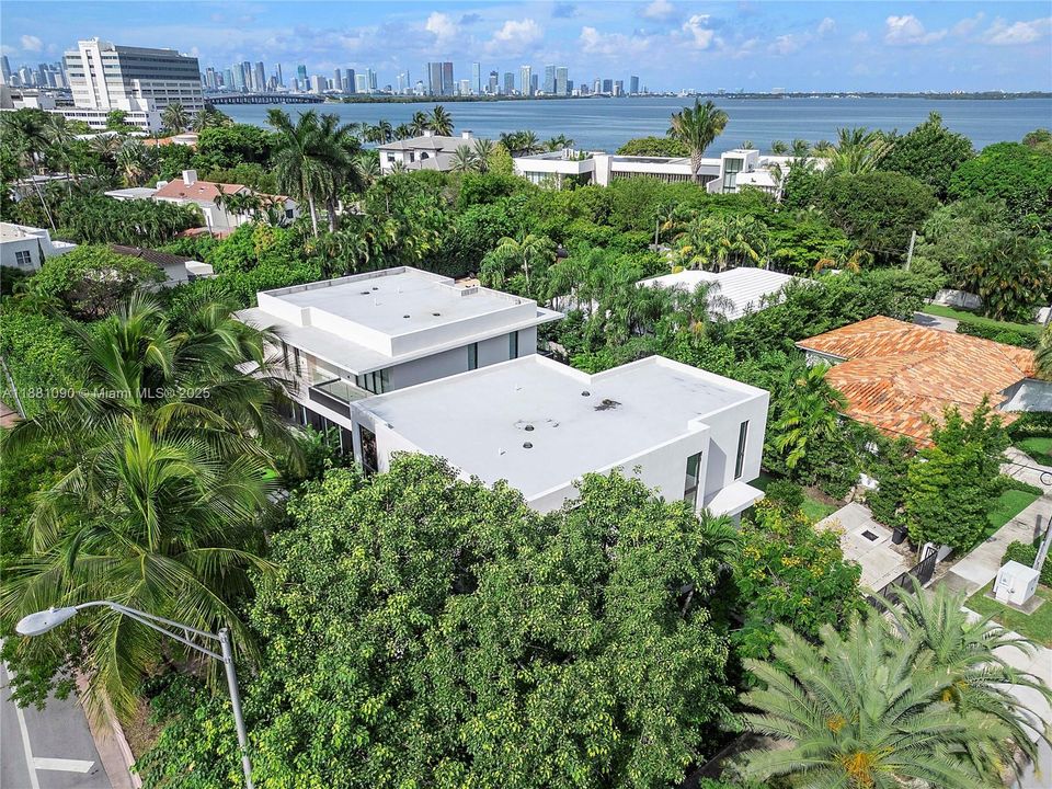 最近租的: $25,000 (4 贝兹, 3 浴室, 2994 平方英尺)