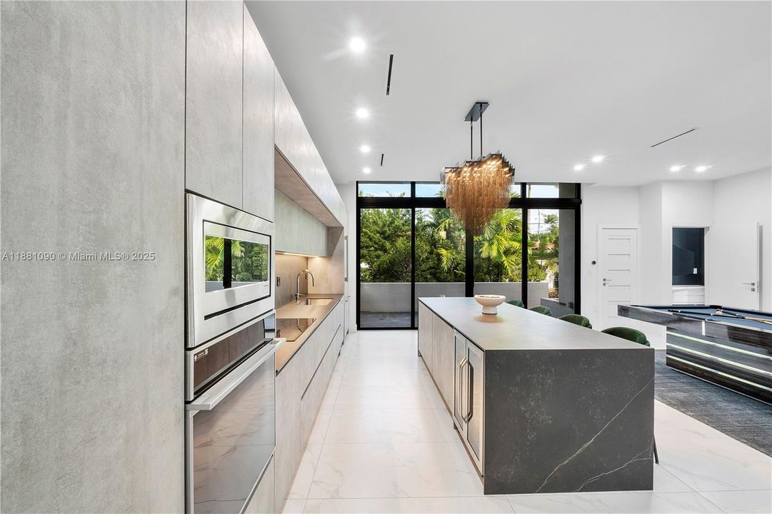 最近租的: $25,000 (4 贝兹, 3 浴室, 2994 平方英尺)