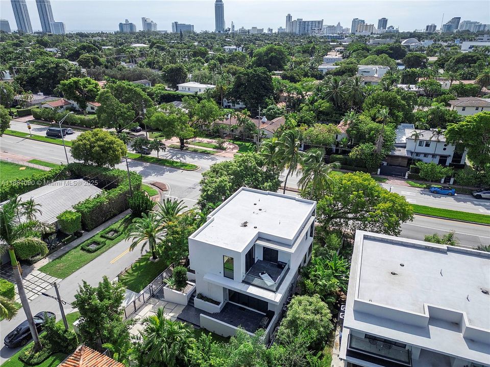 最近租的: $25,000 (4 贝兹, 3 浴室, 2994 平方英尺)