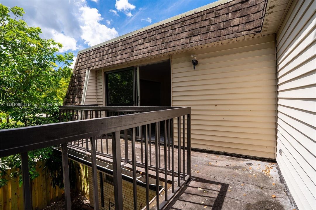 Recently Sold: $220,500 (2 beds, 2 baths, 1530 Square Feet)