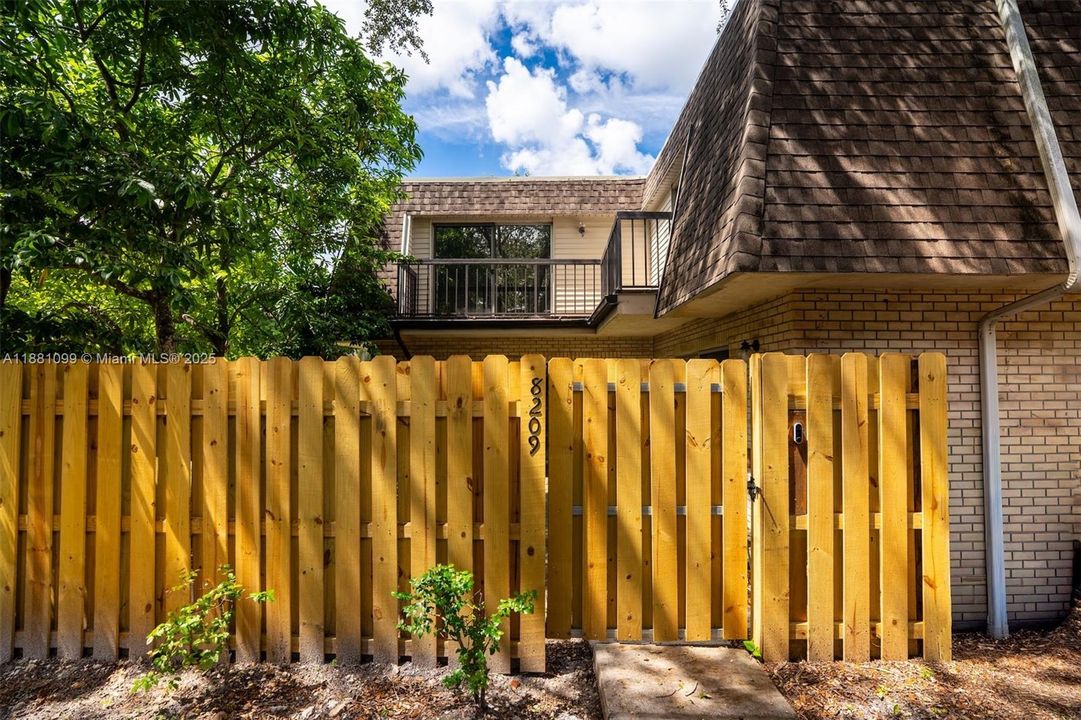 Recently Sold: $220,500 (2 beds, 2 baths, 1530 Square Feet)