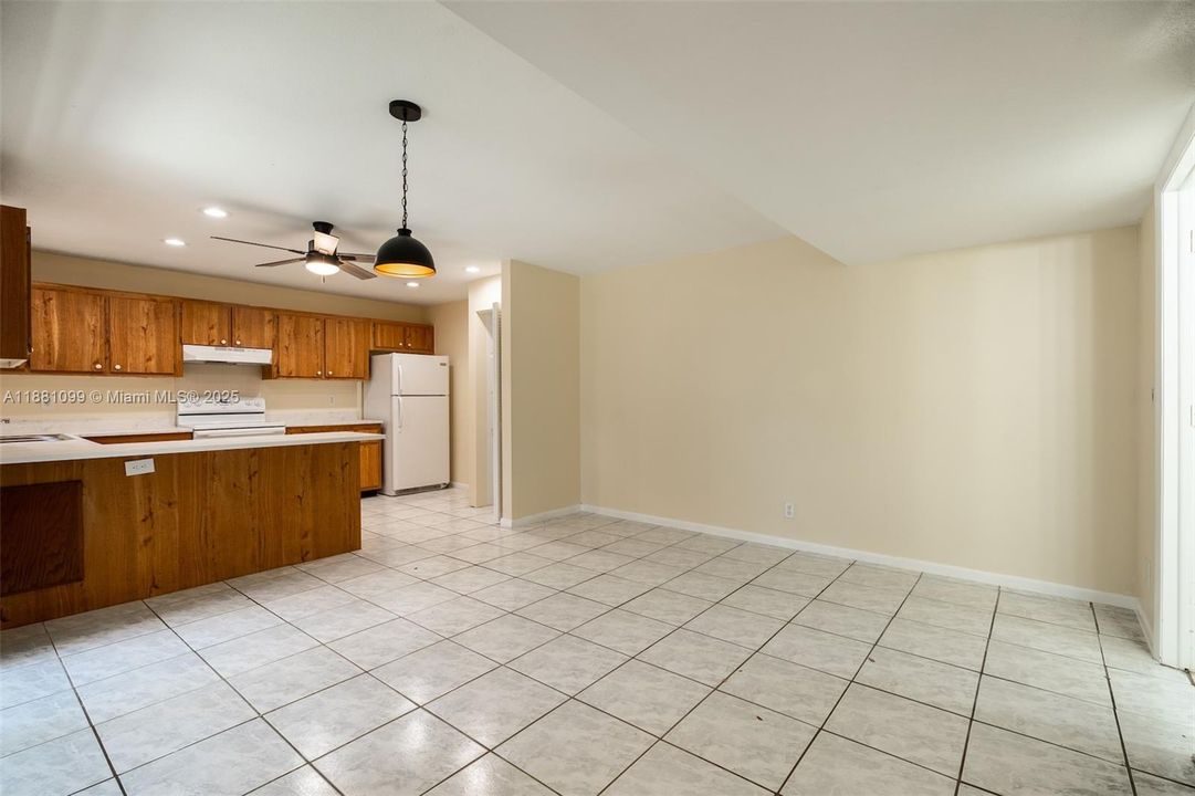 Recently Sold: $220,500 (2 beds, 2 baths, 1530 Square Feet)