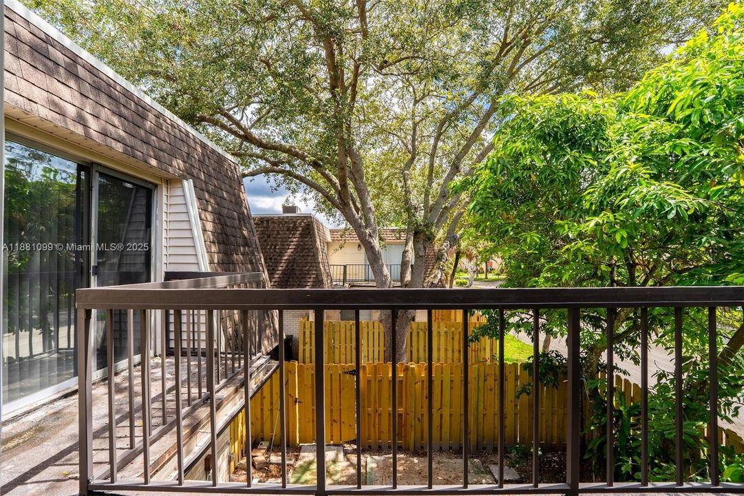 Recently Sold: $220,500 (2 beds, 2 baths, 1530 Square Feet)