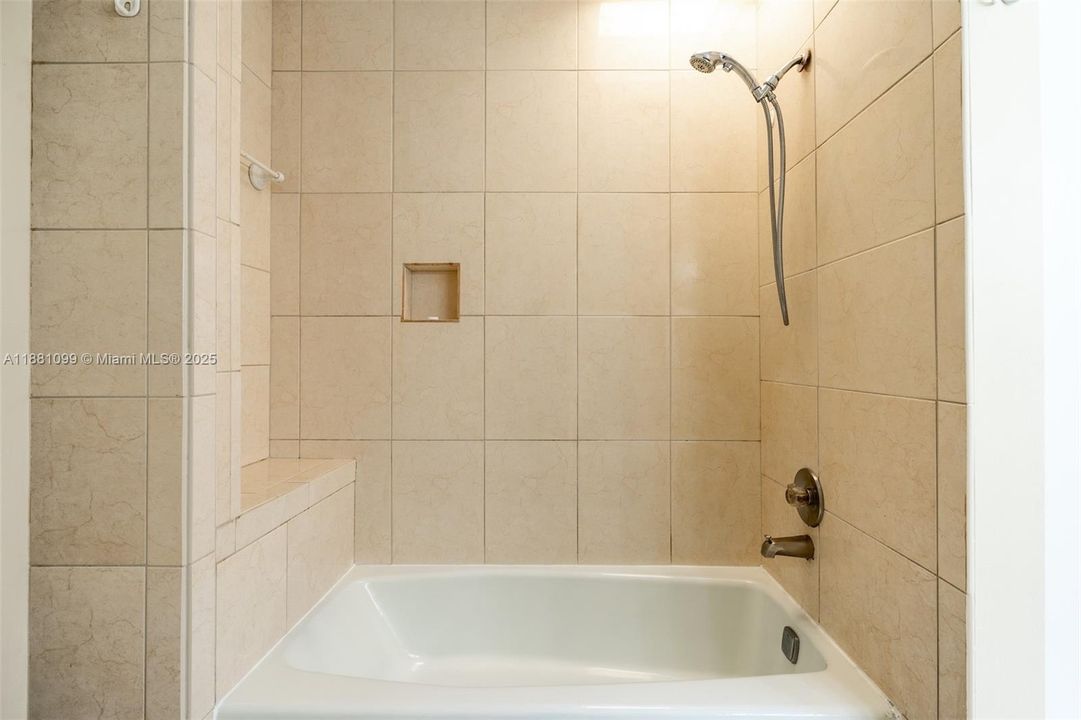 Recently Sold: $220,500 (2 beds, 2 baths, 1530 Square Feet)