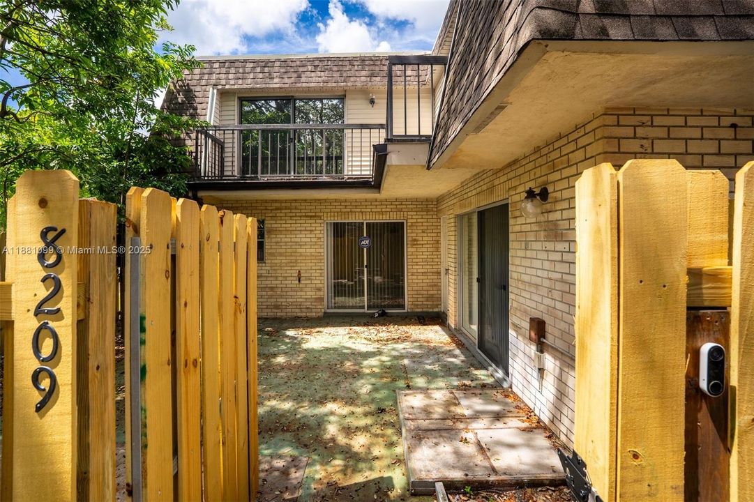 Recently Sold: $220,500 (2 beds, 2 baths, 1530 Square Feet)