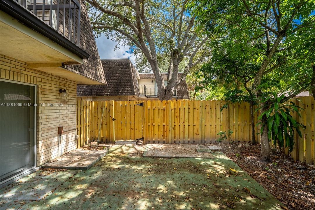 Recently Sold: $220,500 (2 beds, 2 baths, 1530 Square Feet)