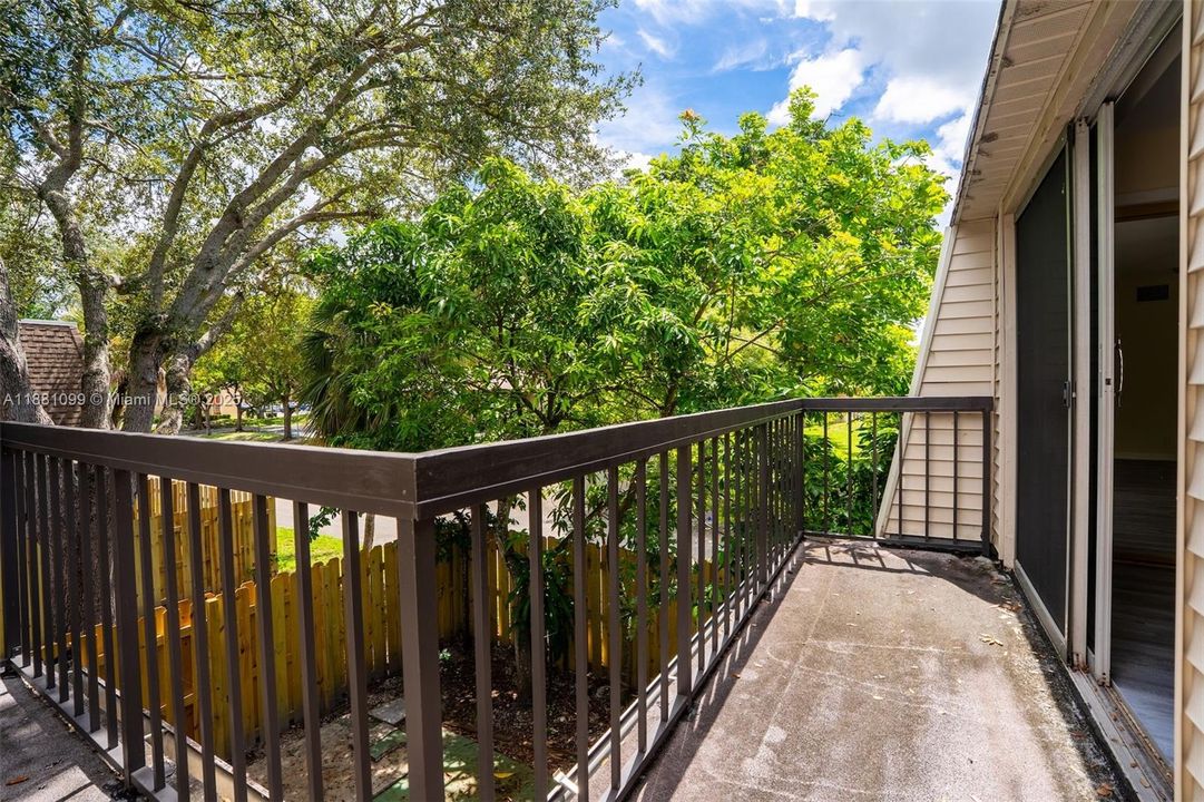 Recently Sold: $220,500 (2 beds, 2 baths, 1530 Square Feet)