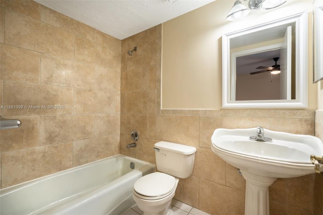 Recently Sold: $220,500 (2 beds, 2 baths, 1530 Square Feet)