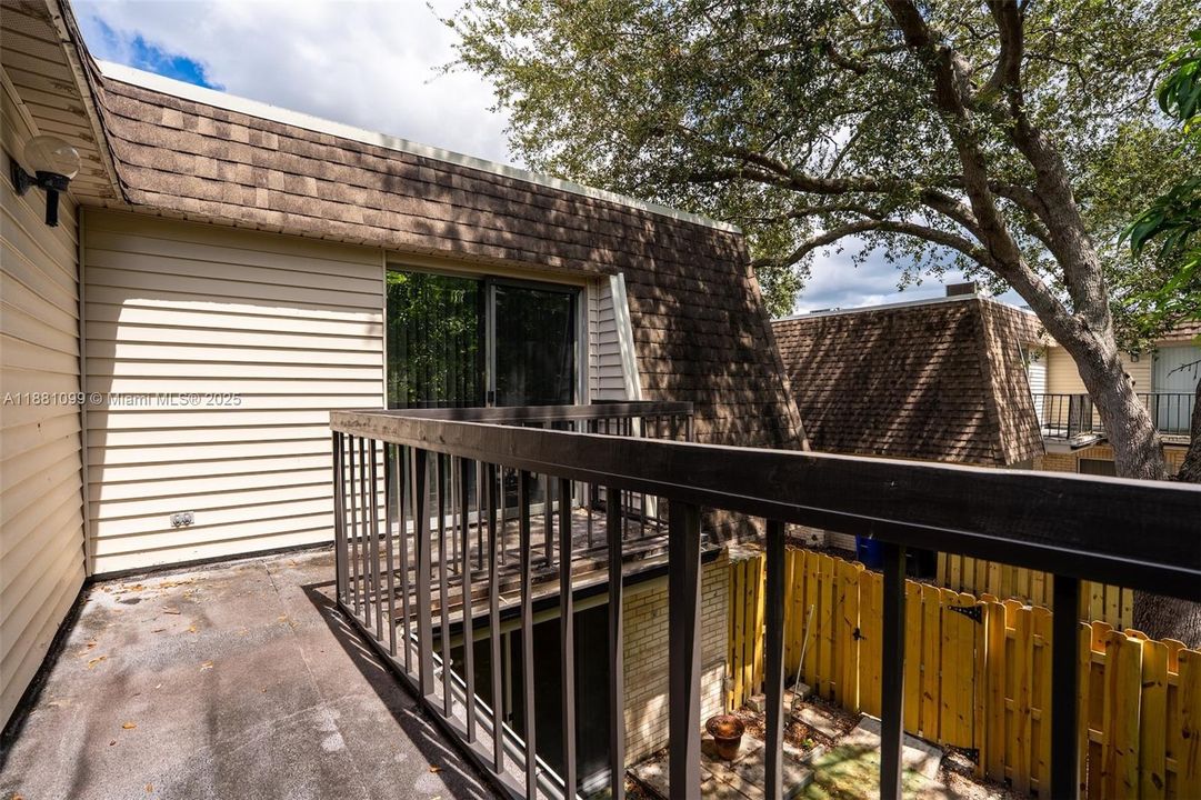 Recently Sold: $220,500 (2 beds, 2 baths, 1530 Square Feet)