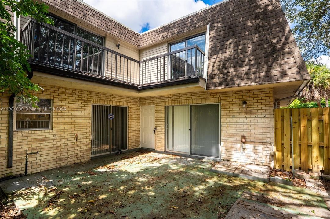 Recently Sold: $220,500 (2 beds, 2 baths, 1530 Square Feet)