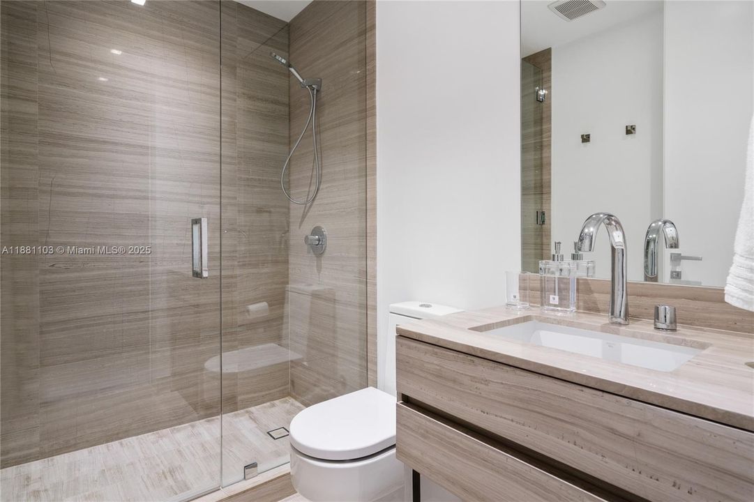 На продажу: $2,749,000 (2 спален, 2 ванн, 1545 Квадратных фут)