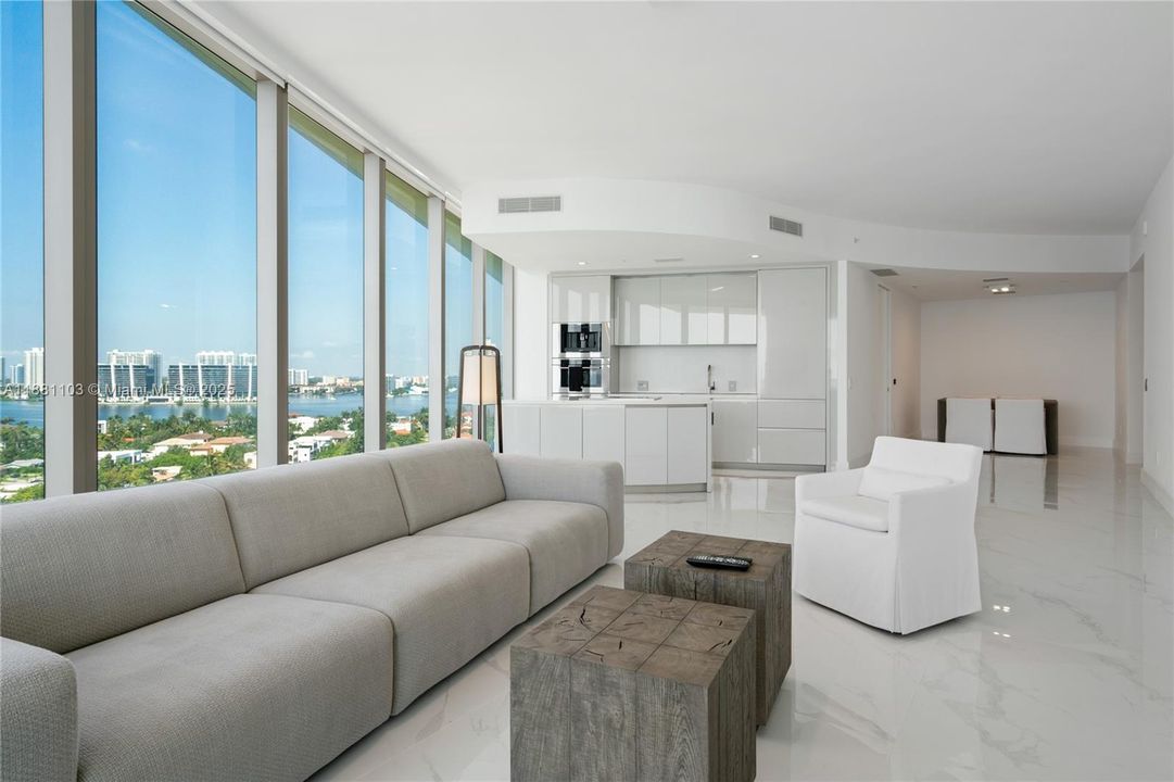 На продажу: $2,749,000 (2 спален, 2 ванн, 1545 Квадратных фут)