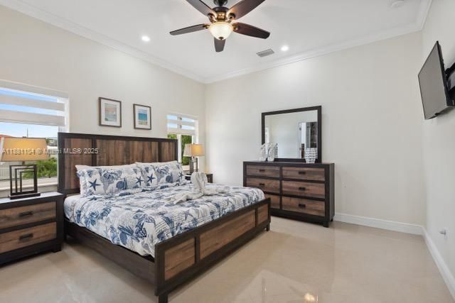 На продажу: $1,300,000 (5 спален, 3 ванн, 2717 Квадратных фут)