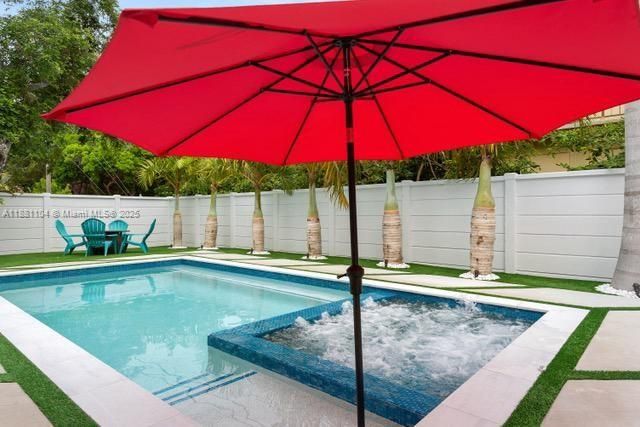 На продажу: $1,300,000 (5 спален, 3 ванн, 2717 Квадратных фут)