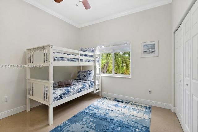 На продажу: $1,300,000 (5 спален, 3 ванн, 2717 Квадратных фут)